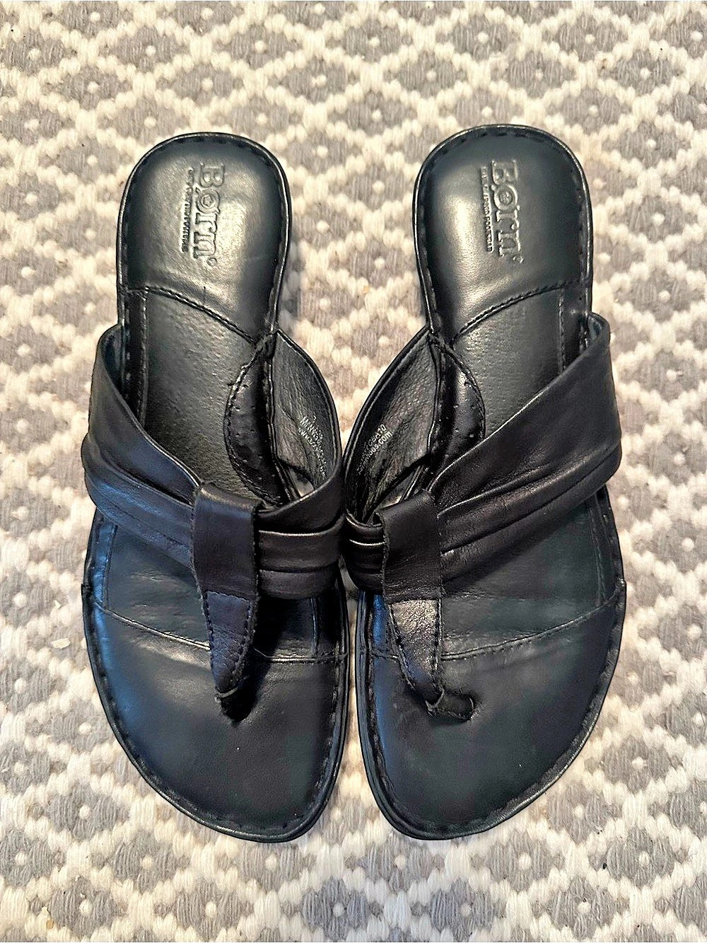 Born Women's Black Leather-Style Toe-Post Sandals US 7 / EU 38